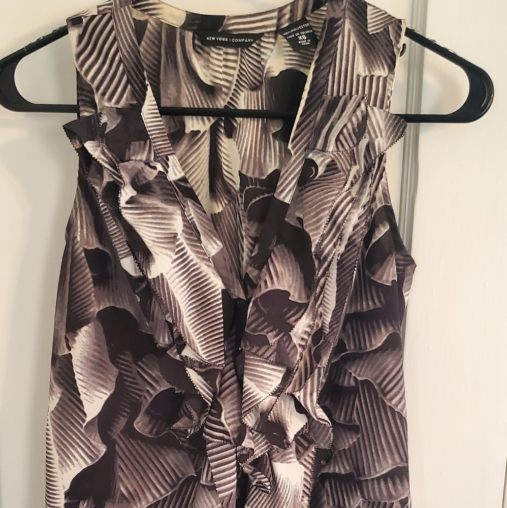 New York and Company grey patterned tunic